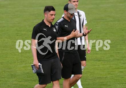 Fussball Kaerntner Liga. Bleiburg gegen Maria Saal.   Co-Trainer Zan Sekaucnik, Trainer Patrick Paul Oswaldi (Bleiburg). Bleiburg 6.5.2023.
Foto: Kuess


---
pressefotos, pressefotografie, kuess, qs, qspictures, sport, bild, bilder, bilddatenbank