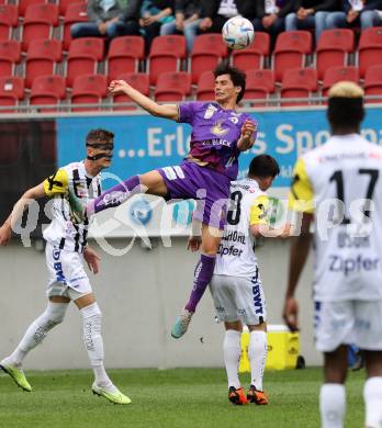 Fussball Bundesliga. SK Austria Klagenfurt gegen LASK.  Sebastian Guerra Soto,  (Klagenfurt),  Felix Luckeneder, Peter Michorl  (LASK).  Klagenfurt, am 7.5.2023.
Foto: Kuess
---
pressefotos, pressefotografie, kuess, qs, qspictures, sport, bild, bilder, bilddatenbank