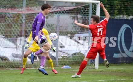 Fussball Kaerntner Liga. KAC gegen Austria Klagenfurt Amat.   Florian Richard Peterl (KAC),   Josip Pejic (Austria Klagenfurt). Klagenfurt, 12.5.2023.
Foto: Kuess


---
pressefotos, pressefotografie, kuess, qs, qspictures, sport, bild, bilder, bilddatenbank