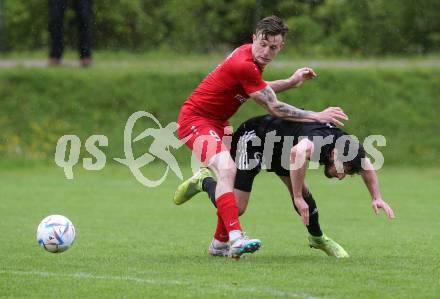 Fussball Kaerntner Liga. Ferlach Atus gegen St. Jakob/Ros.  Hannes Marcel Schwarz (Ferlach),   Manuel Alexander Schuettelkopf    (St. Jakob). Klagenfurt, 13.5.2023.
Foto: Kuess


---
pressefotos, pressefotografie, kuess, qs, qspictures, sport, bild, bilder, bilddatenbank