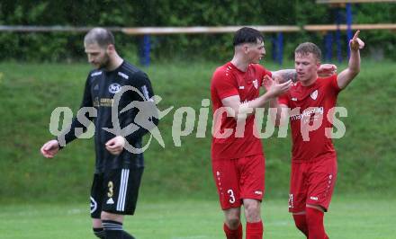 Fussball Kaerntner Liga. Ferlach Atus gegen St. Jakob/Ros.  Torjubel Alexander Weiss, Marjan Ogris-Martic  (Ferlach). Klagenfurt, 13.5.2023.
Foto: Kuess


---
pressefotos, pressefotografie, kuess, qs, qspictures, sport, bild, bilder, bilddatenbank