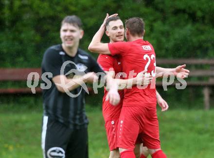 Fussball Kaerntner Liga. Ferlach Atus gegen St. Jakob/Ros.  Torjubel Martin Posratschnig, Dejan Kern  (Ferlach). Klagenfurt, 13.5.2023.
Foto: Kuess


---
pressefotos, pressefotografie, kuess, qs, qspictures, sport, bild, bilder, bilddatenbank