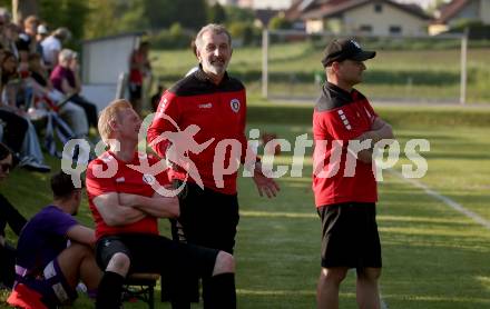 Fussball Kaerntner Liga. SK Austria Klagenfurt gegen Spittal.  Tormanntrainer Christian Mauthner, Trainer Nenad Pavicevic, Co-Trainer Kai Schoppitsch (Austria Klagenfurt).  Brueckl, am 27.5.2023.
Foto: Kuess



---
pressefotos, pressefotografie, kuess, qs, qspictures, sport, bild, bilder, bilddatenbank