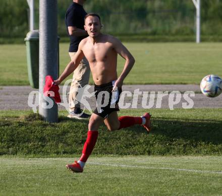 Fussball Kaerntner Liga. SK Austria Klagenfurt gegen Spittal.  Torjubel Sinan Samardzic  (Spittal). Brueckl, am 27.5.2023.
Foto: Kuess



---
pressefotos, pressefotografie, kuess, qs, qspictures, sport, bild, bilder, bilddatenbank