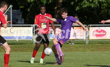 Fussball Kaerntner Liga. SK Austria Klagenfurt gegen Spittal.  Mateusz Maksymilian Cichon (Austria Klagenfurt), Rashidi Mohamed Udikaluka (Spittal). Brueckl, am 27.5.2023.
Foto: Kuess



---
pressefotos, pressefotografie, kuess, qs, qspictures, sport, bild, bilder, bilddatenbank