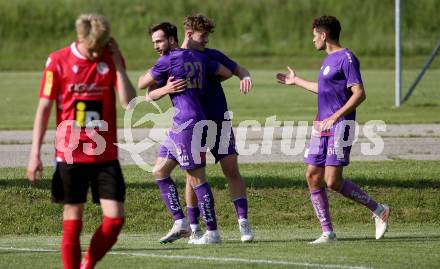 Fussball Kaerntner Liga. SK Austria Klagenfurt gegen Spittal.  Torjubel Moritz Berg, Matthew Richard Wordsworth Durrans, Alexander Fuchs,  (Austria Klagenfurt).  Brueckl, am 27.5.2023.
Foto: Kuess



---
pressefotos, pressefotografie, kuess, qs, qspictures, sport, bild, bilder, bilddatenbank