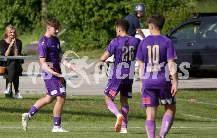 Fussball Kaerntner Liga. SK Austria Klagenfurt gegen Spittal. Torjubel Moritz Berg, Emilian Metu  (Austria Klagenfurt).  Brueckl, am 27.5.2023.
Foto: Kuess



---
pressefotos, pressefotografie, kuess, qs, qspictures, sport, bild, bilder, bilddatenbank