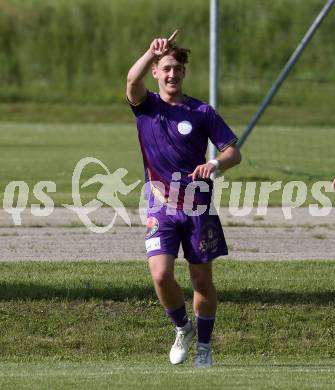 Fussball Kaerntner Liga. SK Austria Klagenfurt gegen Spittal.  Torjubel Moritz Berg,  (Austria Klagenfurt).  Brueckl, am 27.5.2023.
Foto: Kuess



---
pressefotos, pressefotografie, kuess, qs, qspictures, sport, bild, bilder, bilddatenbank