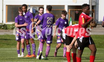 Fussball Kaerntner Liga. SK Austria Klagenfurt gegen Spittal.  Torjubel Moritz Berg, Emilian Metu (Austria Klagenfurt).  Brueckl, am 27.5.2023.
Foto: Kuess



---
pressefotos, pressefotografie, kuess, qs, qspictures, sport, bild, bilder, bilddatenbank