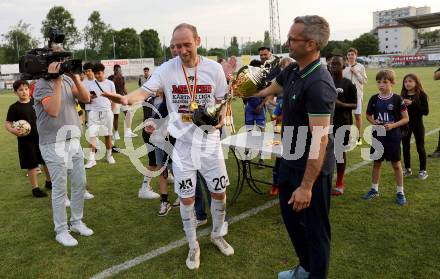 Fussball Kaerntner Liga. ASK gegen Lendorf. Meisterfeier  Danijel Micic, Sportstadtrat Franz Petritz (ASK).  KLagenfurt, am 2.6.2023.
Foto: Kuess



---
pressefotos, pressefotografie, kuess, qs, qspictures, sport, bild, bilder, bilddatenbank