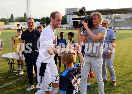 Fussball Kaerntner Liga. ASK gegen Lendorf. Meisterfeier  Danijel Micic, (ASK).  KLagenfurt, am 2.6.2023.
Foto: Kuess



---
pressefotos, pressefotografie, kuess, qs, qspictures, sport, bild, bilder, bilddatenbank