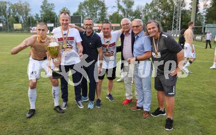 Fussball Kaerntner Liga. ASK gegen Lendorf. Meisterfeier  Trainer Dietmar Thuller, Sportstadtrat Franz Petritz, Co-Trainer Dieter Schmied, Anton Leikam, Ewald Wiedenbauer (ASK).  KLagenfurt, am 2.6.2023.
Foto: Kuess



---
pressefotos, pressefotografie, kuess, qs, qspictures, sport, bild, bilder, bilddatenbank