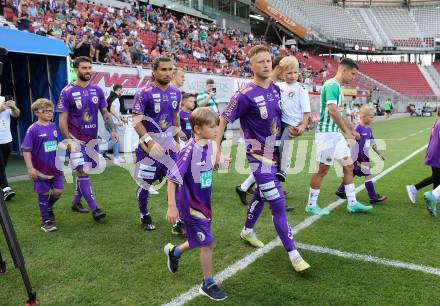 Fussball Bundesliga. SK Austria Klagenfurt gegen SK Rapid Wien.  Fabian Miesenboeck, Maximiliano Mareira Romero, Kosmas Gkezos (Klagenfurt). Klagenfurt, am 3.6.2023.
Foto: Kuess
---
pressefotos, pressefotografie, kuess, qs, qspictures, sport, bild, bilder, bilddatenbank