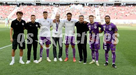 Fussball Bundesliga. SK Austria Klagenfurt gegen SK Rapid Wien.  Verabschiedung Matthias Imhof. Herbert Matschek, Matthias Imhof (Klagenfurt). Klagenfurt, am 3.6.2023.
Foto: Kuess
---
pressefotos, pressefotografie, kuess, qs, qspictures, sport, bild, bilder, bilddatenbank