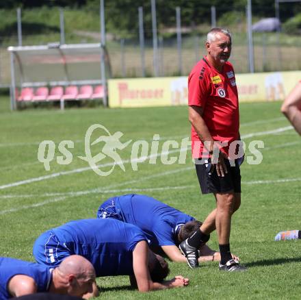 Fussball Bundesliga. Training SK Austria Klagenfurt.  Trainer Peter Pacult . Viktring, am 26.4.2023.
Foto: Kuess



---
pressefotos, pressefotografie, kuess, qs, qspictures, sport, bild, bilder, bilddatenbank