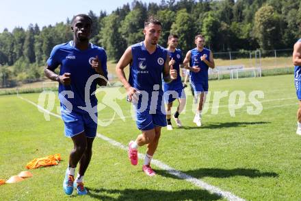 Fussball Bundesliga. Training SK Austria Klagenfurt.  Solomon Bonnah, Sinan Karweina . Viktring, am 26.4.2023.
Foto: Kuess



---
pressefotos, pressefotografie, kuess, qs, qspictures, sport, bild, bilder, bilddatenbank