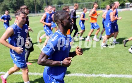 Fussball Bundesliga. Training SK Austria Klagenfurt.   Solomon Bonnah. Viktring, am 26.4.2023.
Foto: Kuess



---
pressefotos, pressefotografie, kuess, qs, qspictures, sport, bild, bilder, bilddatenbank