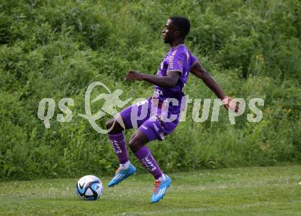 Fussball Bundesliga Testspiel. DSG/ATUS Ferlach gegen SK Austria Klagenfurt. Solomon Bonnah (Austria KLagenfurt). Ferlach, am 30.6.2023.
Foto: Kuess



---
pressefotos, pressefotografie, kuess, qs, qspictures, sport, bild, bilder, bilddatenbank
