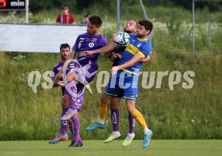 Fussball Bundesliga Testspiel. DSG/ATUS Ferlach gegen SK Austria Klagenfurt. Stephan Buergler, (Ferlach),   Thorsten Mahrer   (Austria KLagenfurt). Ferlach, am 30.6.2023.
Foto: Kuess



---
pressefotos, pressefotografie, kuess, qs, qspictures, sport, bild, bilder, bilddatenbank