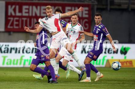 Fussball Bundesliga. SK Austria Klagenfurt gegen WAC.   Kosmas Gkezos, (Klagenfurt),     Jonathan Scherzer  (WAC).  Klagenfurt, am 9.8.2023.
Foto: Kuess
---
pressefotos, pressefotografie, kuess, qs, qspictures, sport, bild, bilder, bilddatenbank