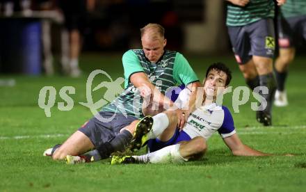 Fussball Kaerntner Liga. Treibach gegen Voelkermarkt.  Hanno Ulrich Wachernig  (Treibach),     Matthias Maierhofer (Voelkermarkt). Treibach, am 18.8.2023.
Foto: Kuess
---
pressefotos, pressefotografie, kuess, qs, qspictures, sport, bild, bilder, bilddatenbank