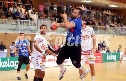 Handball BUndesliga. SC Ferlach gegen HC FIVERS WAT Margareten. Adrian Milicevic,   (SCF),   Eric Damboeck (Margareten). Ferlach, am 5.9.2023.
Foto: Kuess
---
pressefotos, pressefotografie, kuess, qs, qspictures, sport, bild, bilder, bilddatenbank