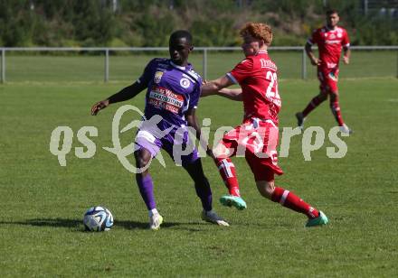 Fussball.  Testspiel. Austria Klagenfurt gegen GAK. Solomon Bonnah (Klagenfurt),  Felix Holzhacker (GAK). Viktring, 8.9.2023.
Foto: Kuess
---
pressefotos, pressefotografie, kuess, qs, qspictures, sport, bild, bilder, bilddatenbank