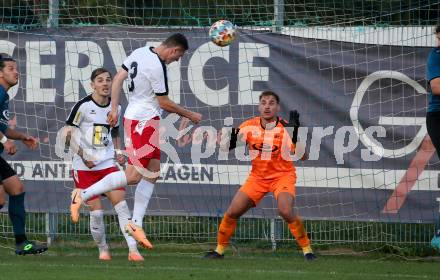 Fussball Kaerntner Liga. Kraig gegen Spittal.   Stefan Petautschnig  (Kraig),   Killian Brandner (Spittal). Kraig, am 9.9.2023.
Foto: Kuess
---
pressefotos, pressefotografie, kuess, qs, qspictures, sport, bild, bilder, bilddatenbank