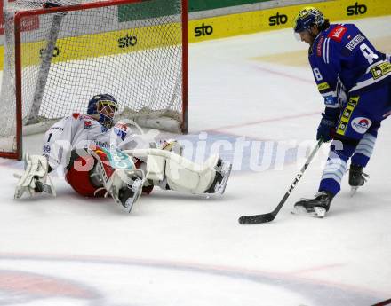 EBEL. Eishockey Bundesliga. EC VSV gegen HCB Suedtirol Alperia.   Maximilian Rebernig,   (VSV),  Niklas Svedberg  (Bozen). Villach, am 19.9.2023
Foto: Kuess
www.qspictures.net
---
pressefotos, pressefotografie, kuess, qs, qspictures, sport, bild, bilder, bilddatenbank