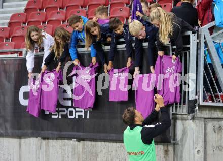 Fussball Bundesliga. SK Austria Klagenfurt gegen SC Austria Lustenau.  Christopher Wernitznig, Fans  (Klagenfurt).  Klagenfurt, am 23.9.2023.
Foto: Kuess
---
pressefotos, pressefotografie, kuess, qs, qspictures, sport, bild, bilder, bilddatenbank