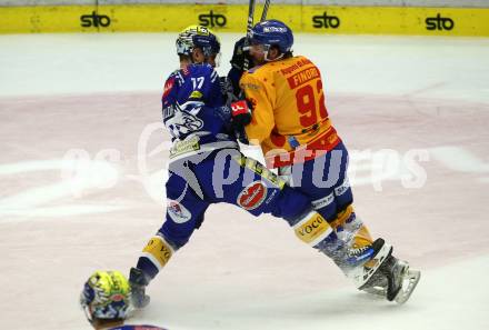 EBEL. Eishockey Bundesliga. EC VSV gegen Asiago Hockey.   Arturs Kulda,  (VSV),   Giordano Finoro  (Asiago). Villach, am 26.9.2023
Foto: Kuess
www.qspictures.net
---
pressefotos, pressefotografie, kuess, qs, qspictures, sport, bild, bilder, bilddatenbank