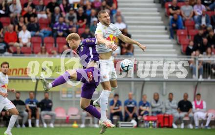 Fussball Bundesliga. SK Austria Klagenfurt gegen FC Red Bull Salzburg.  Jonas Arweiler,   (Klagenfurt),  Strahinja Pavlovic  (Salzburg).  Klagenfurt, am 8.10.2023.
Foto: Kuess
---
pressefotos, pressefotografie, kuess, qs, qspictures, sport, bild, bilder, bilddatenbank