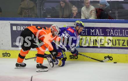 EBEL. Eishockey Bundesliga. EC VSV gegen Moser Medical Graz99ers.  Blaz Tomazevic, (VSV),   Michael Schiechl (Graz). Villach, am 3.11.2023
Foto: Kuess
www.qspictures.net
---
pressefotos, pressefotografie, kuess, qs, qspictures, sport, bild, bilder, bilddatenbank