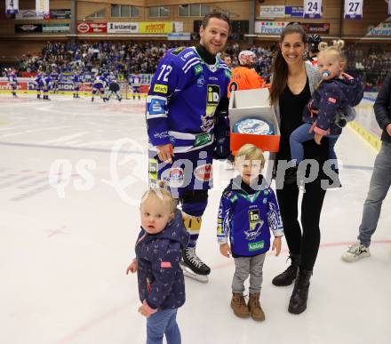 EBEL. Eishockey Bundesliga. EC VSV gegen Moser Medical Graz99ers.  John Hughes mit Familie (VSV). Villach, am 3.11.2023
Foto: Kuess
www.qspictures.net
---
pressefotos, pressefotografie, kuess, qs, qspictures, sport, bild, bilder, bilddatenbank
