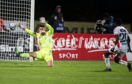 Fussball Bundesliga. WAC gegen SK Austria Klagenfurt.  Augustine Boakye  (WAC),  Phillip Menzel (Klagenfurt).  Wolfsberg, am 4.11.2023.
Foto: Kuess
www.qspictures.net
---
pressefotos, pressefotografie, kuess, qs, qspictures, sport, bild, bilder, bilddatenbank