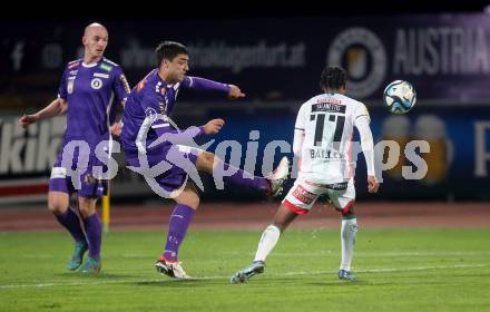 Fussball Bundesliga. WAC gegen SK Austria Klagenfurt. Thierno Mamadou Lamarana Ballo   (WAC),  Nikola Djoric (Klagenfurt).  Wolfsberg, am 4.11.2023.
Foto: Kuess
www.qspictures.net
---
pressefotos, pressefotografie, kuess, qs, qspictures, sport, bild, bilder, bilddatenbank