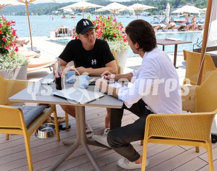 Fussball. Interview Martin HInteregger. Martin Hinteregger, Claudio Trevisan. Velden, am 10.7.2023.
Foto: Kuess



---
pressefotos, pressefotografie, kuess, qs, qspictures, sport, bild, bilder, bilddatenbank