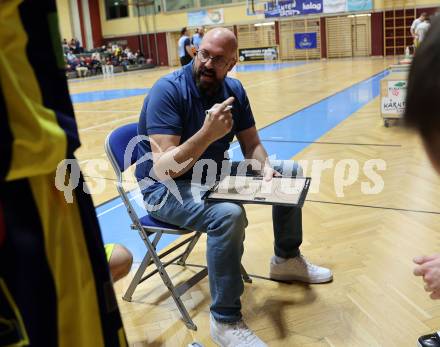 Basketball 2. Liga 2023/2024. Grunddurchgang 7. Runde.  Woerthersee Piraten gegen Future Team Steiermark.. Trainer Dimitris Sarikas  (Steiermark). Klagenfurt, am 17.11.2023.
Foto: Kuess
www.qspictures.net
---
pressefotos, pressefotografie, kuess, qs, qspictures, sport, bild, bilder, bilddatenbank