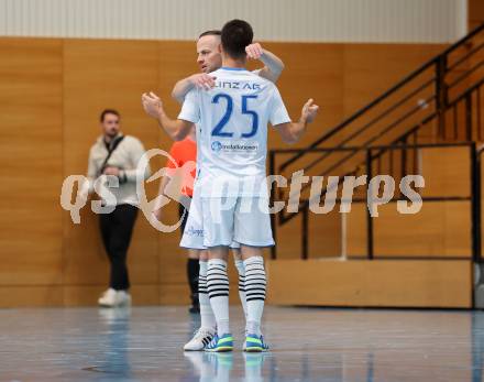 Futsal. FUTSAL versli.at Klagenfurt gegen FC Diamant Linz.  Torjubel Adis Muhamedagic, Aleksandar Milovanovic  (Linz). Klagenfurt, 26.11.2023.
Foto: Kuess
www.qspictures.net
---
pressefotos, pressefotografie, kuess, qs, qspictures, sport, bild, bilder, bilddatenbank