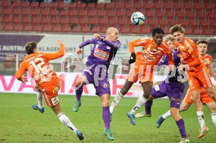Fussball Bundesliga. SK Austria Klagenfurt gegen TSV Egger Glas Hartberg. Nicolas Wimmer,   (Klagenfurt),  Michael Steinwender, Ousmane Diakite, Julian Halwachs  (Hartberg).  Klagenfurt, am 4.12.2023.
Foto: Kuess
---
pressefotos, pressefotografie, kuess, qs, qspictures, sport, bild, bilder, bilddatenbank
