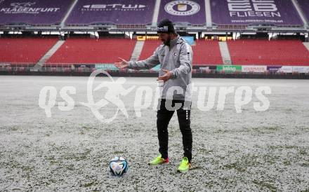 Fussball Bundesliga. SK Austria Klagenfurt gegen Hartberg. Absage. Sandro Zakany (SK Austria KLagenfurt). Klagenfurt, am 2.12.2023.

Foto: Kuess
---
pressefotos, pressefotografie, kuess, qs, qspictures, sport, bild, bilder, bilddatenbank