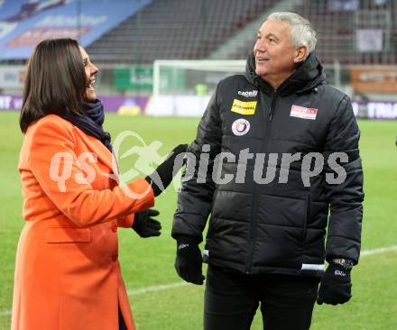 Fussball Bundesliga. SK Austria Klagenfurt gegen TSV Egger Glas Hartberg.  Brigitte Annerl (Praesidentin TSV Hartberg), Trainer Peter Pacult (Klagenfurt).   Klagenfurt, am 4.12.2023.
Foto: Kuess
---
pressefotos, pressefotografie, kuess, qs, qspictures, sport, bild, bilder, bilddatenbank