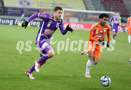 Fussball Bundesliga. SK Austria Klagenfurt gegen TSV Egger Glas Hartberg. Nikola Djoric, Ruben   (Klagenfurt),  Fritzner Providence  (Hartberg).  Klagenfurt, am 4.12.2023.
Foto: Kuess
---
pressefotos, pressefotografie, kuess, qs, qspictures, sport, bild, bilder, bilddatenbank
