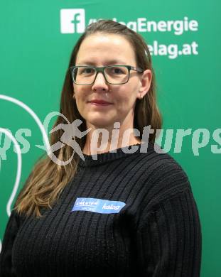 Kaernten Sport. Sportlermeeting. Package Uebergabe.  Irene Sumper  (Bogensport). Klagenfurt, am 5.12.2023.
Foto: Kuess
---
pressefotos, pressefotografie, kuess, qs, qspictures, sport, bild, bilder, bilddatenbank