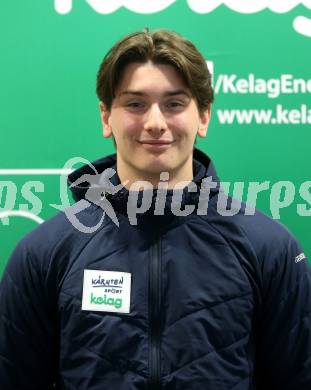 Kaernten Sport. Sportlermeeting. Package Uebergabe.  Stepha Pacher  (Leichtathletik). Klagenfurt, am 5.12.2023.
Foto: Kuess
---
pressefotos, pressefotografie, kuess, qs, qspictures, sport, bild, bilder, bilddatenbank