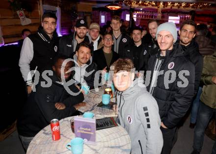 Fussball Bundesliga. SK Austria Klagenfurt. Nikolofeier. Solomon Bonnah, Nikola Djoric, Christopher Wernitznig, Phillip Menzel, Nicolas Binder, Sinan Karweina, Marco Knaller, Thorsten Mahrer, Nicolas Wimmer, Jannik Robatsch. Klagenfurt, am 6.12.2023.
Foto: Kuess
---
pressefotos, pressefotografie, kuess, qs, qspictures, sport, bild, bilder, bilddatenbank