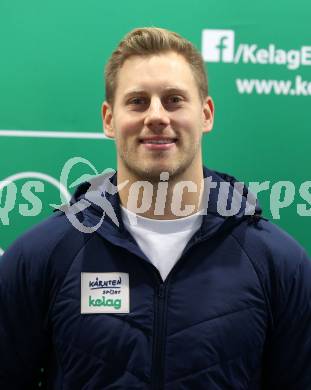 Kaernten Sport. Sportlermeeting. Package Uebergabe.  Dominik Trojan  (Gewichtheben). Klagenfurt, am 5.12.2023.
Foto: Kuess
---
pressefotos, pressefotografie, kuess, qs, qspictures, sport, bild, bilder, bilddatenbank