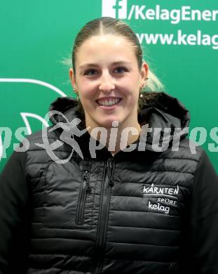 Kaernten Sport. Sportlermeeting. Package Uebergabe.  Hannah Ladinig  (Leichtathletik). Klagenfurt, am 5.12.2023.
Foto: Kuess
---
pressefotos, pressefotografie, kuess, qs, qspictures, sport, bild, bilder, bilddatenbank