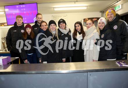 Fussball. Bundesliga. SK Austria Klagenfurt gegen Austria Wien.  Punschstand. Jonas Arweiler, Marco Knaller, Christopher Cvetko   (Austria Klagenfurt). Klagenfurt, 9.12.2023.
Foto: Kuess
---
pressefotos, pressefotografie, kuess, qs, qspictures, sport, bild, bilder, bilddatenbank