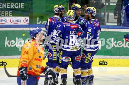 EBEL. Eishockey Bundesliga. EC VSV gegen Asiago Hockey.  Torjubel Alexander Rauchenwald, Andrew Desjardins, Anthony Luciani, Kevin Hancock  (VSV). Villach, am 22.12.2023
Foto: Kuess
www.qspictures.net
---
pressefotos, pressefotografie, kuess, qs, qspictures, sport, bild, bilder, bilddatenbank